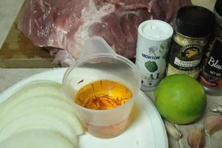 Шашлык в йогуртово-шафранновом маринаде: шаг 1