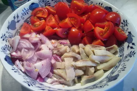 Селедочный салат с белыми грибами и шампиньонами: шаг 3