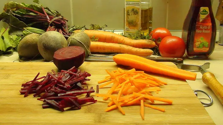 Летний салат-конструктор с жареным сыром и прочими «запасными частями»: шаг 3