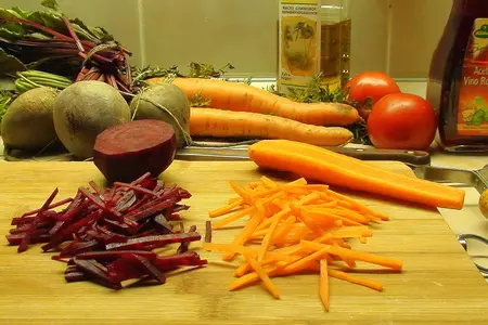 Летний салат-конструктор с жареным сыром и прочими «запасными частями»: шаг 3
