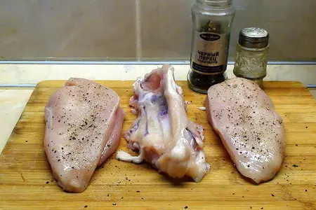 Салат а-ля «туорло» с маринованной куриной грудкой и соусом из оливок.: шаг 1