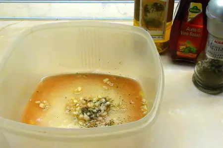Салат а-ля «туорло» с маринованной куриной грудкой и соусом из оливок.: шаг 3