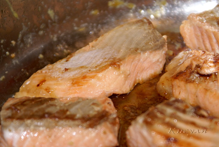 Рыба с овощами в винно-имбирной карамели: шаг 4