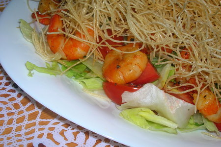 Вьетнамский салат (почти) с креветками и рисовой вермишелью: шаг 7