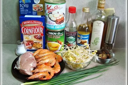 Вьетнамские рулеты из рисовой бумаги с соусом нуок чам.: шаг 2