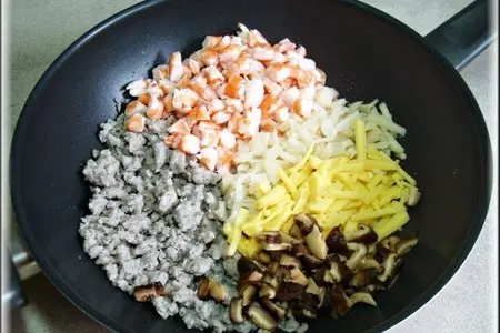 Вьетнамские рулеты из рисовой бумаги с соусом нуок чам.: шаг 8