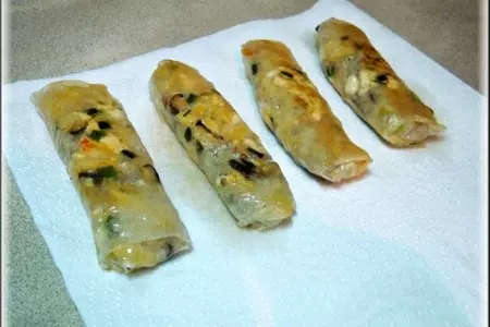 Вьетнамские рулеты из рисовой бумаги с соусом нуок чам.: шаг 14