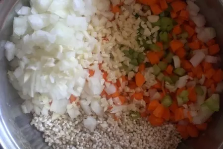 Чайный лосось с горчичным соусом на подушке из перловки с овощами.: шаг 9