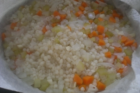 Чайный лосось с горчичным соусом на подушке из перловки с овощами.: шаг 12