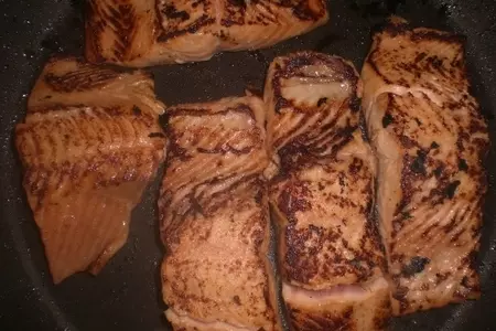 Чайный лосось с горчичным соусом на подушке из перловки с овощами.: шаг 21