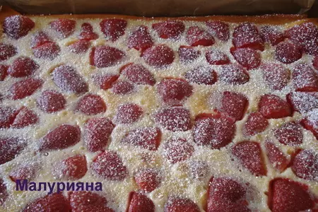 Пирог  с клубникой " ленивец ": шаг 8