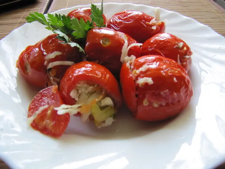 Квашеные фаршированные помидорчики по-армянски: шаг 2