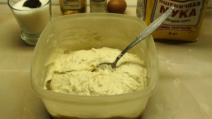 Пирог на простокваше с зеленью и яйцом. очень вкусное тесто!: шаг 4