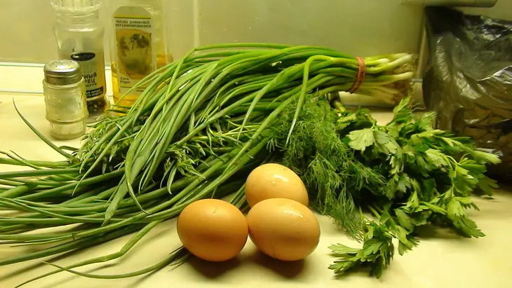 Пирог на простокваше с зеленью и яйцом. очень вкусное тесто!: шаг 5