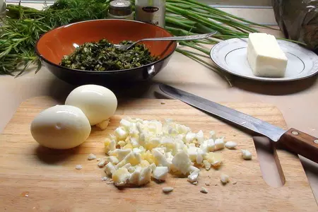 Пирог на простокваше с зеленью и яйцом. очень вкусное тесто!: шаг 9