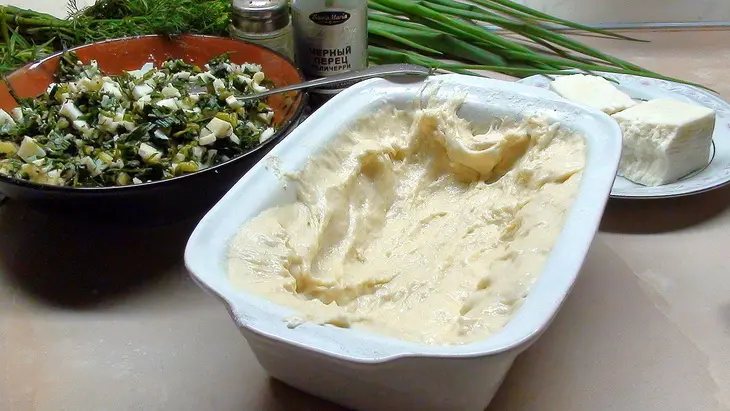 Пирог на простокваше с зеленью и яйцом. очень вкусное тесто!: шаг 10