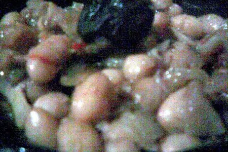 Фасоль, тушеная с черносливом и шампиньонами: шаг 2