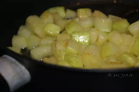 Кабачково-картофельный салат: шаг 1