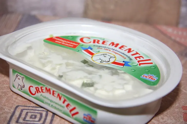 Нежнейшее суфле с козьим сыром и зеленым лучком.: шаг 2