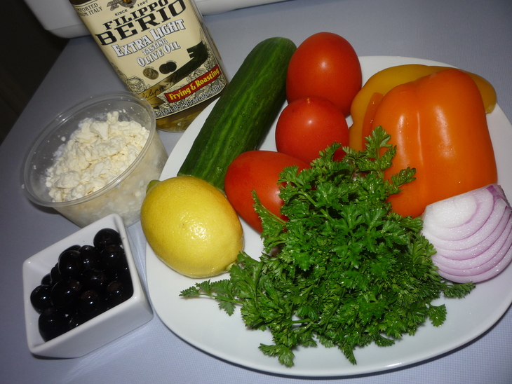 Греческий салат.: шаг 1