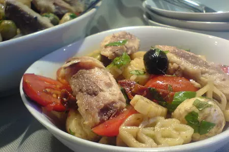 Макаронный салат с сардинами в масле: шаг 3