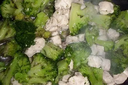 Пикантный пирог с курицей и брокколи: шаг 5