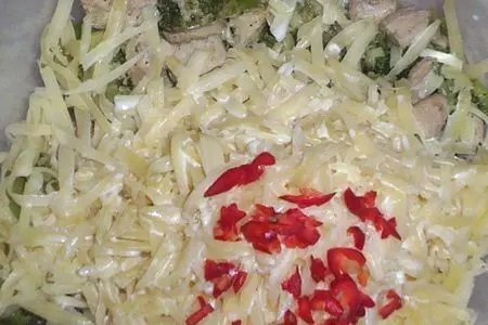 Пикантный пирог с курицей и брокколи: шаг 6