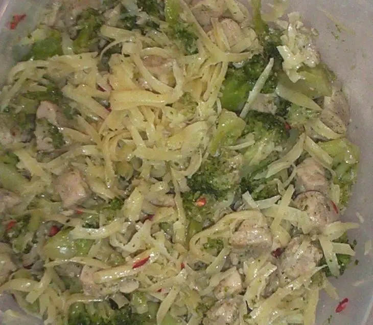 Пикантный пирог с курицей и брокколи: шаг 7