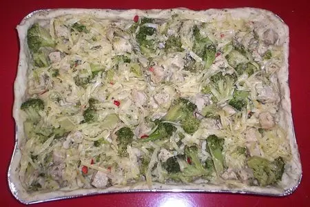 Пикантный пирог с курицей и брокколи: шаг 10