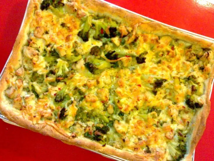 Пикантный пирог с курицей и брокколи: шаг 11