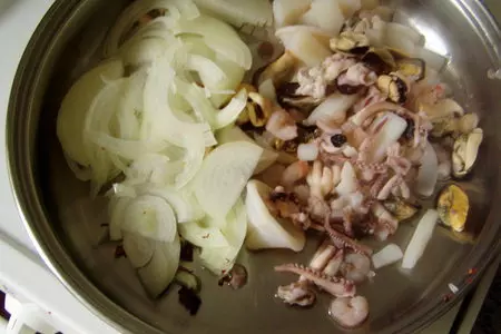 Паэлья с морепродуктами (очень быстрый рецепт): шаг 2