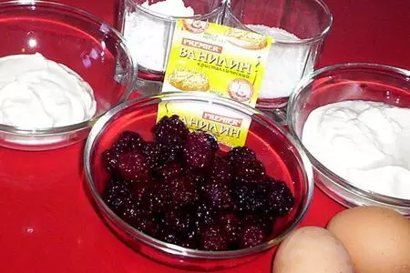Нежный ягодный пирог по мотивам сметанника: шаг 5