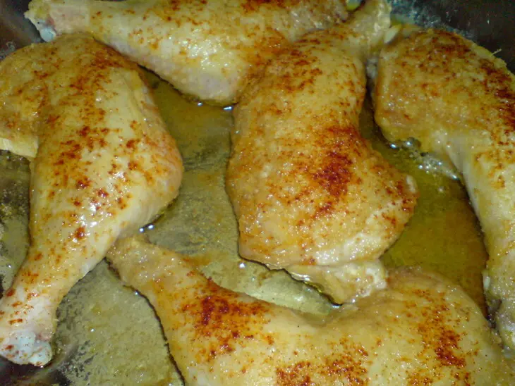 Куриные окорочка с паприкой и луком: шаг 5