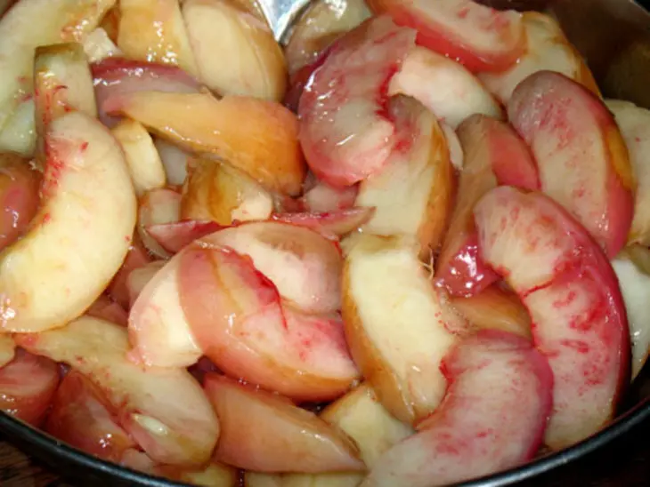 Пирог с творогом и персиками: шаг 2