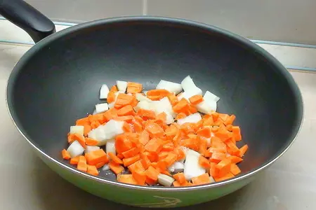 Густой супчик с фасолью и печёными сосисками: шаг 3