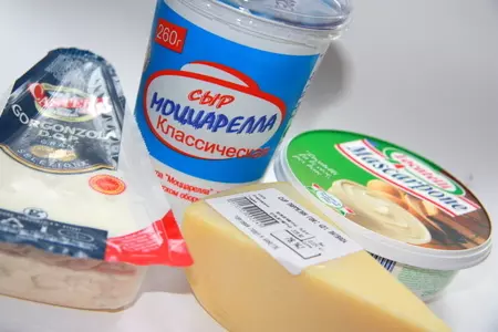 Лазанья "зеленая" с 4-мя видами сыра, шпинатом и кедровыми орехами.: шаг 1