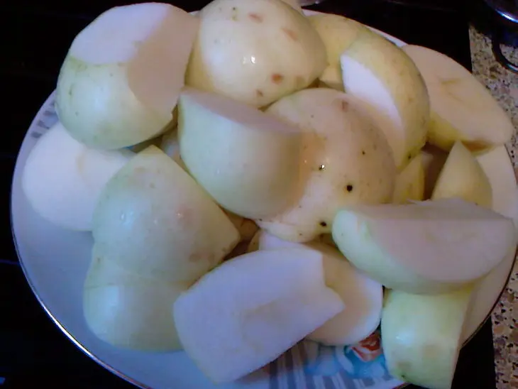 Простой пирог с яблоками: шаг 2
