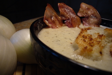 Луково - чесночный крем-суп с чесночными гренками и беконом.: шаг 2