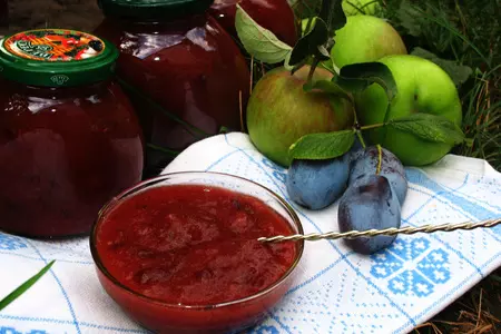 Сливово яблочный джем с корицей: шаг 1