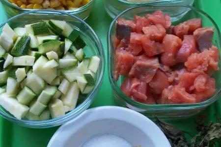 Крокеты из лосося с цукини и кукурузой.дуэль.: шаг 1
