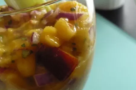 Mango and red onion salsa: шаг 1