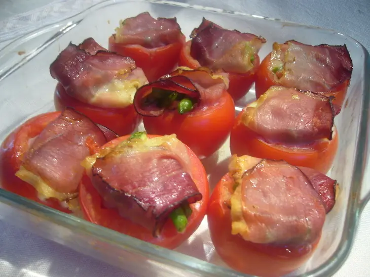 Фаршированные спаржевой фасолью и камамбером помидоры: шаг 7