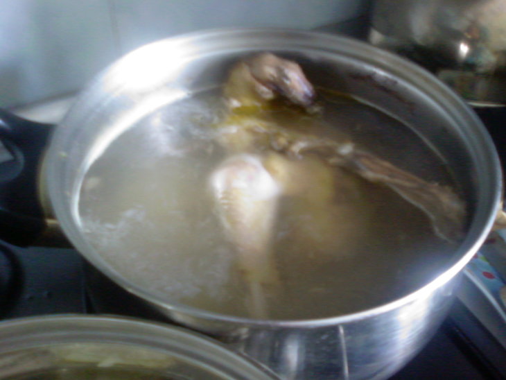 Суп-пюре из кабачка на курином бульоне.: шаг 1