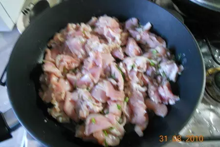 Филе кролика, запеченное в сметанно-сырном соусе с помидорами и грецким орехом: шаг 1