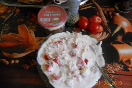 Филе кролика, запеченное в сметанно-сырном соусе с помидорами и грецким орехом: шаг 2