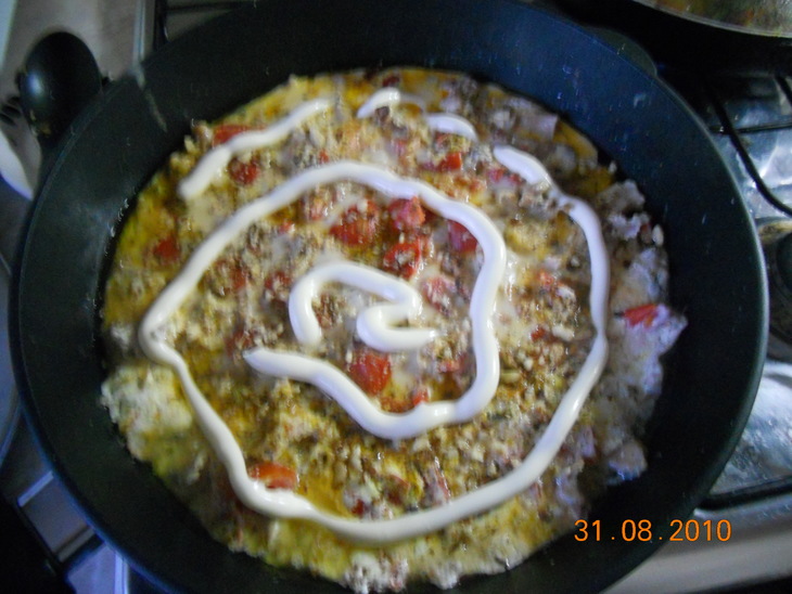 Филе кролика, запеченное в сметанно-сырном соусе с помидорами и грецким орехом: шаг 5