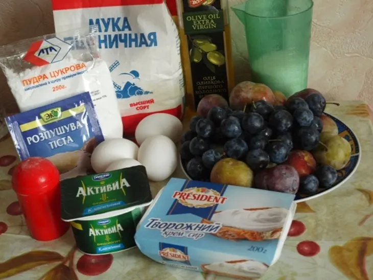 Нежный сырно-сливовый пирог: шаг 1