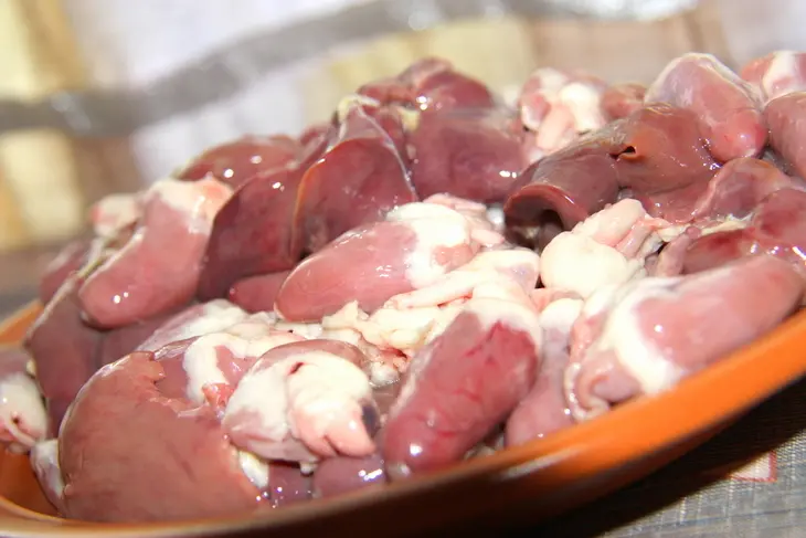 Оладьи из куриных потрошков с норвежским сыром .: шаг 1