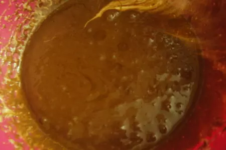 Пирожное с брауни и муссом из молочного шоколада и карамели /дуэль: шаг 2
