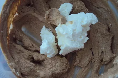 Пирожное с брауни и муссом из молочного шоколада и карамели /дуэль: шаг 6